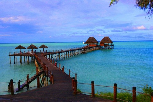 Relax. a beautiful resort with a bungaolo over the water. - Venezuela travel guide