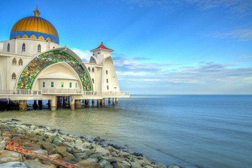 The iconic Masjid Silat mosque off the reclaimed islet of Pulau Melaka in Malacca, Malaysia.