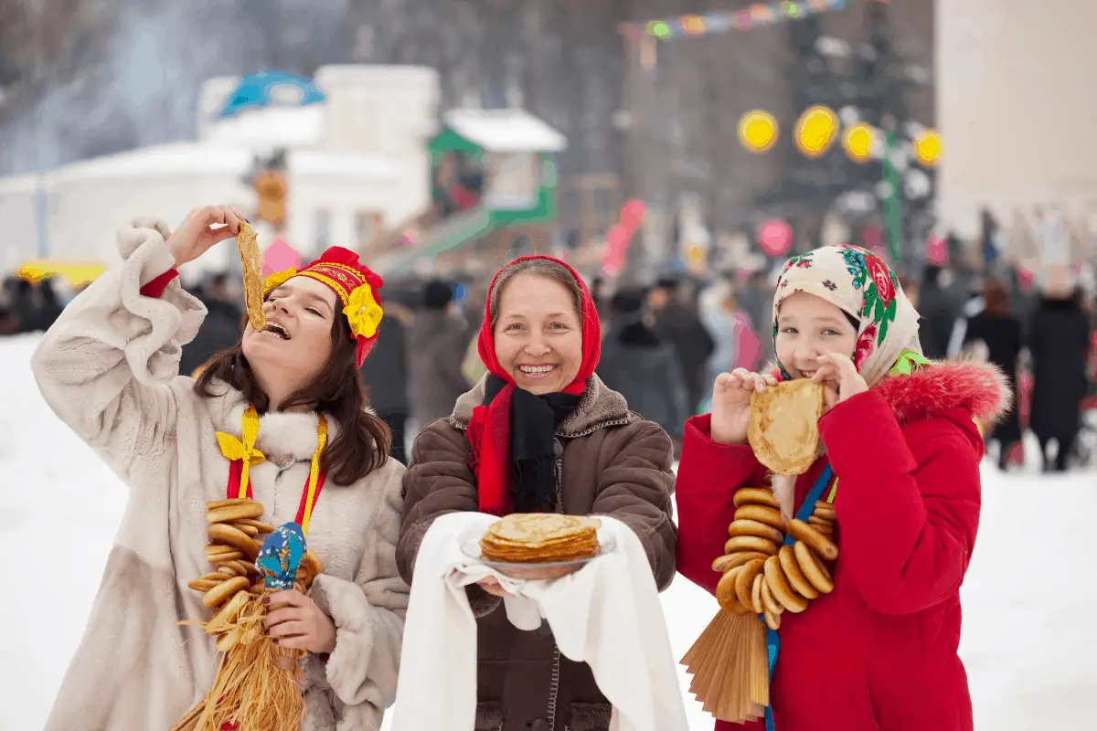 13.Traditional Russia Women Eating