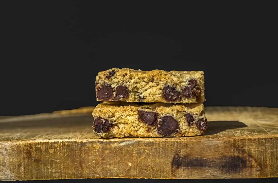 Dulce de Leche Coconut Chocolate Chip Bars