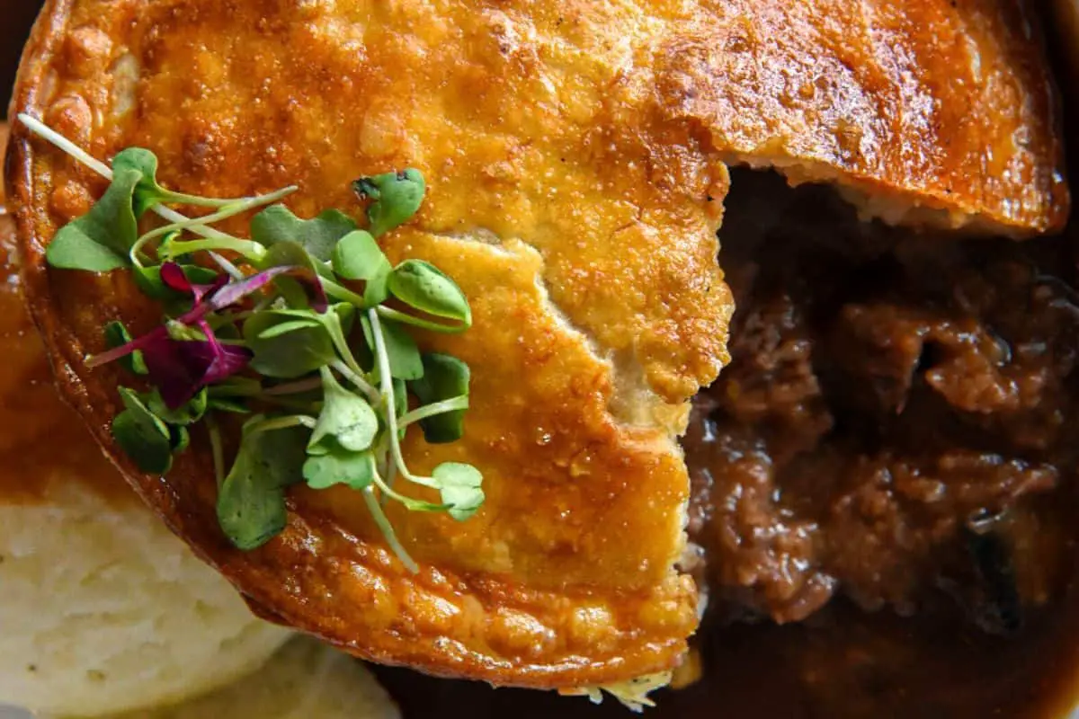 9. Steak and Mushroom Pie - Recipes of New Zealand