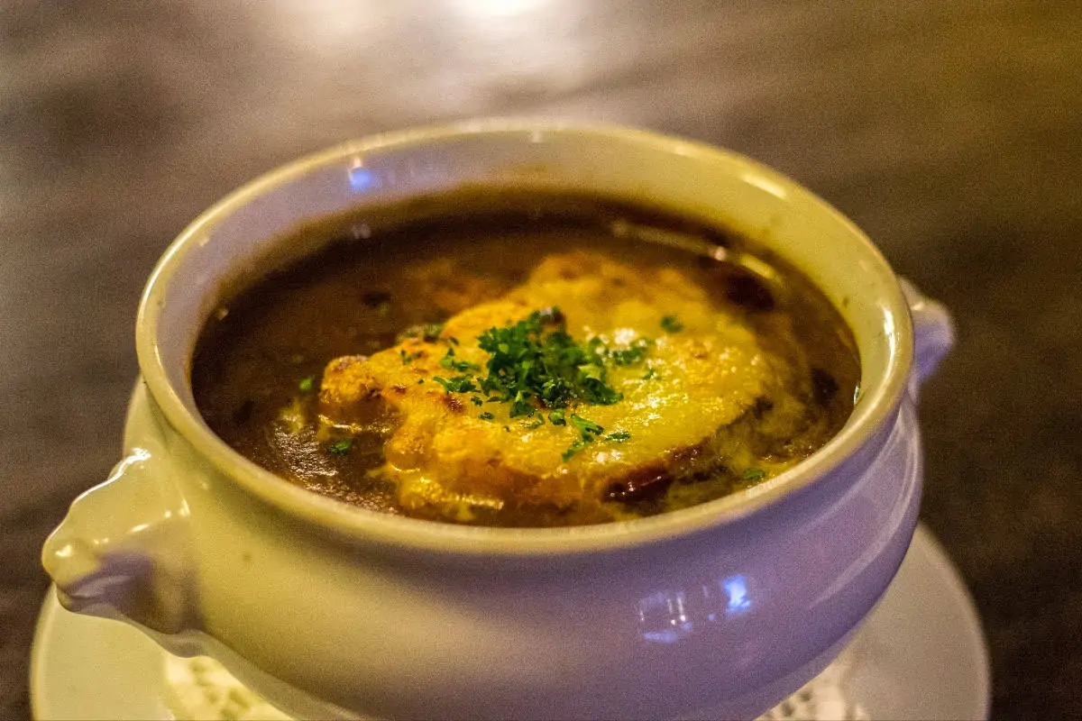 Soupe à l'oignon - Popular French Foods