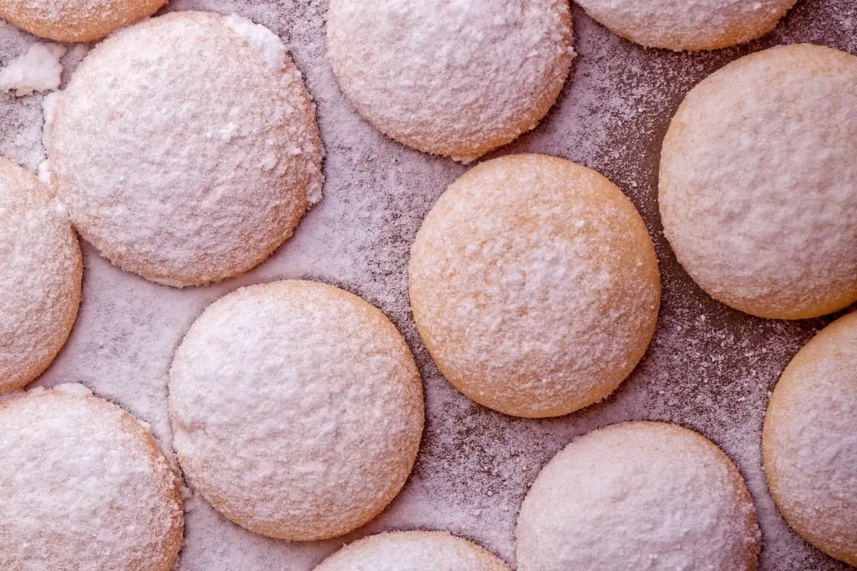 Pastissets (Powdered Sugar Cookies from Spain) - Spanish Dishes
