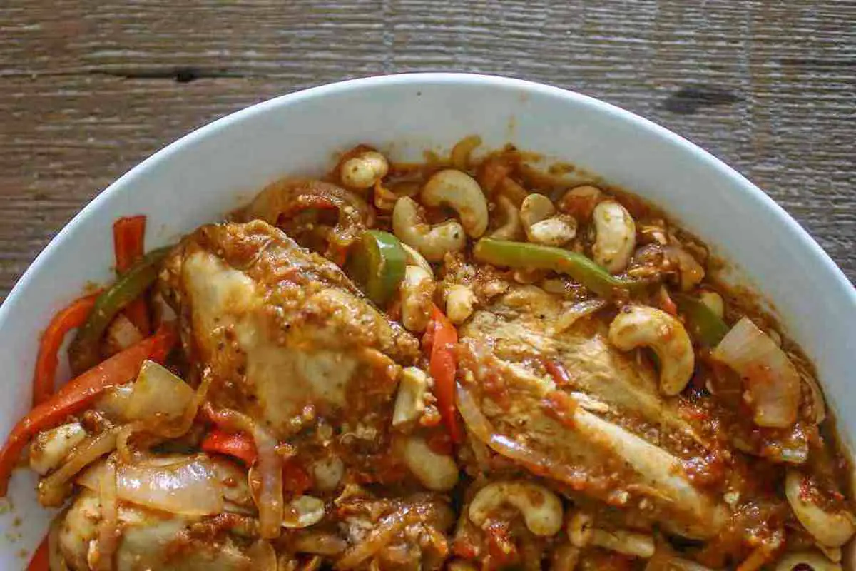 Poulet ak nwa (Cashew Chicken) - Haitian Foods