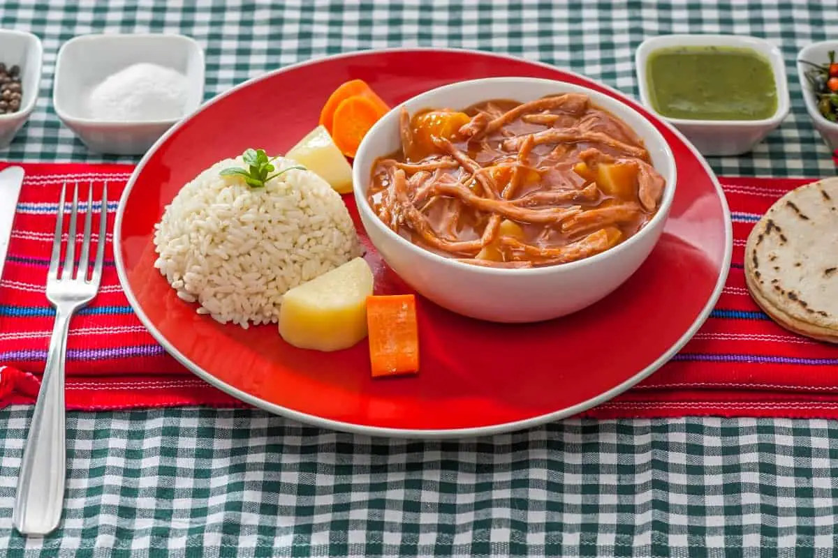 12. Hilachas (Shredded Beef in Tomato-Tomatillo Sauce) - Guatamelan Dishes