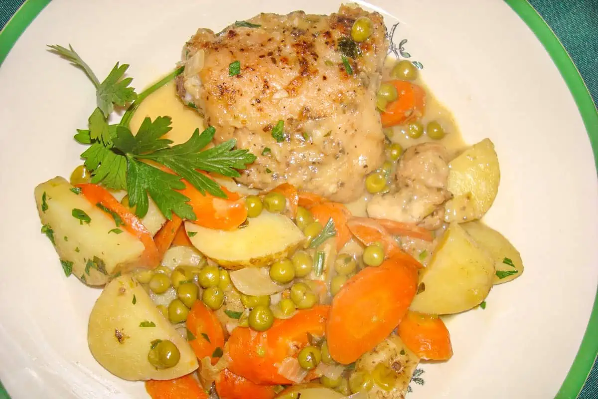 Pollo Arvejado (Galician Chicken) - Chilean Food