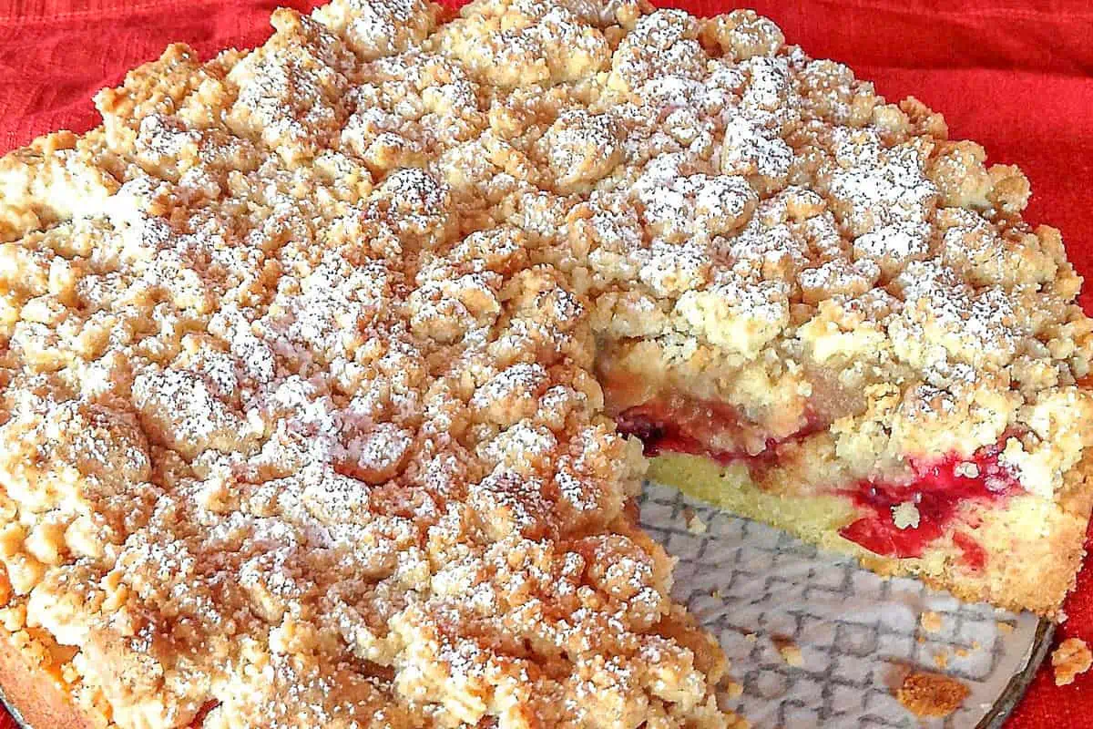 Kuchen de Migas (Chilean Apple Crumb Cake) - Chilean Dishes