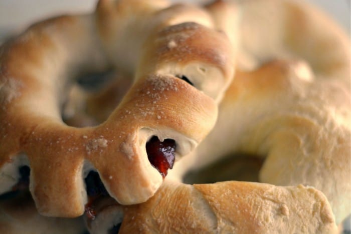 Roscones (Colombian Sweet Round Bread)