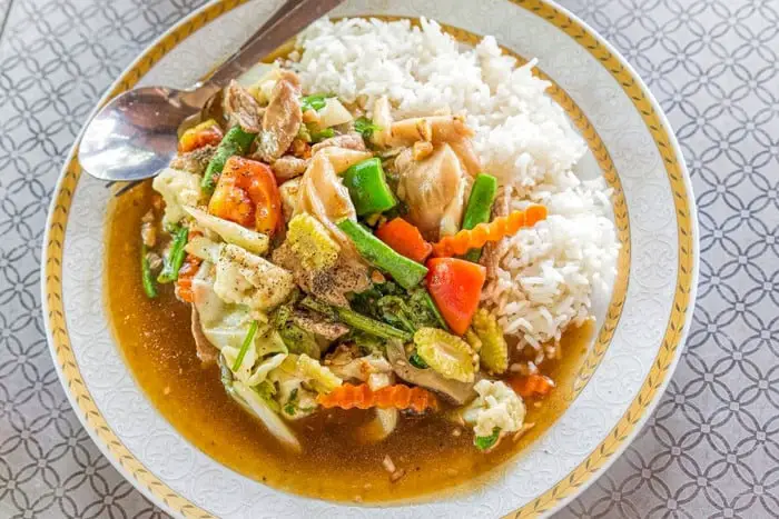 2. Burmese Chicken Curry - Burmese Dishes
