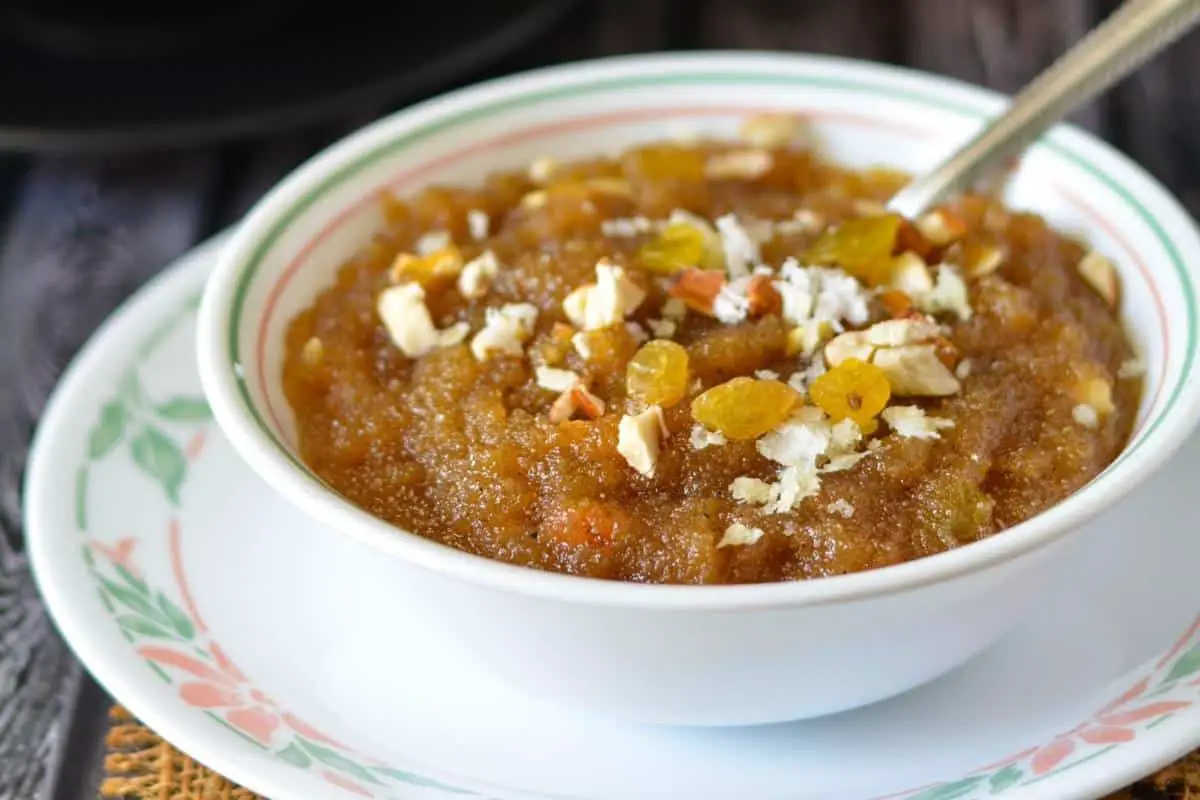 Traditional Pakistani Food - Sooji Ka Halwa