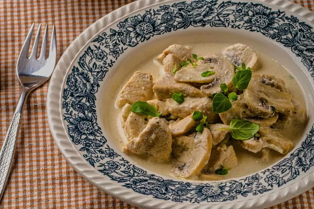 Chicken with Mushrooms & Cream