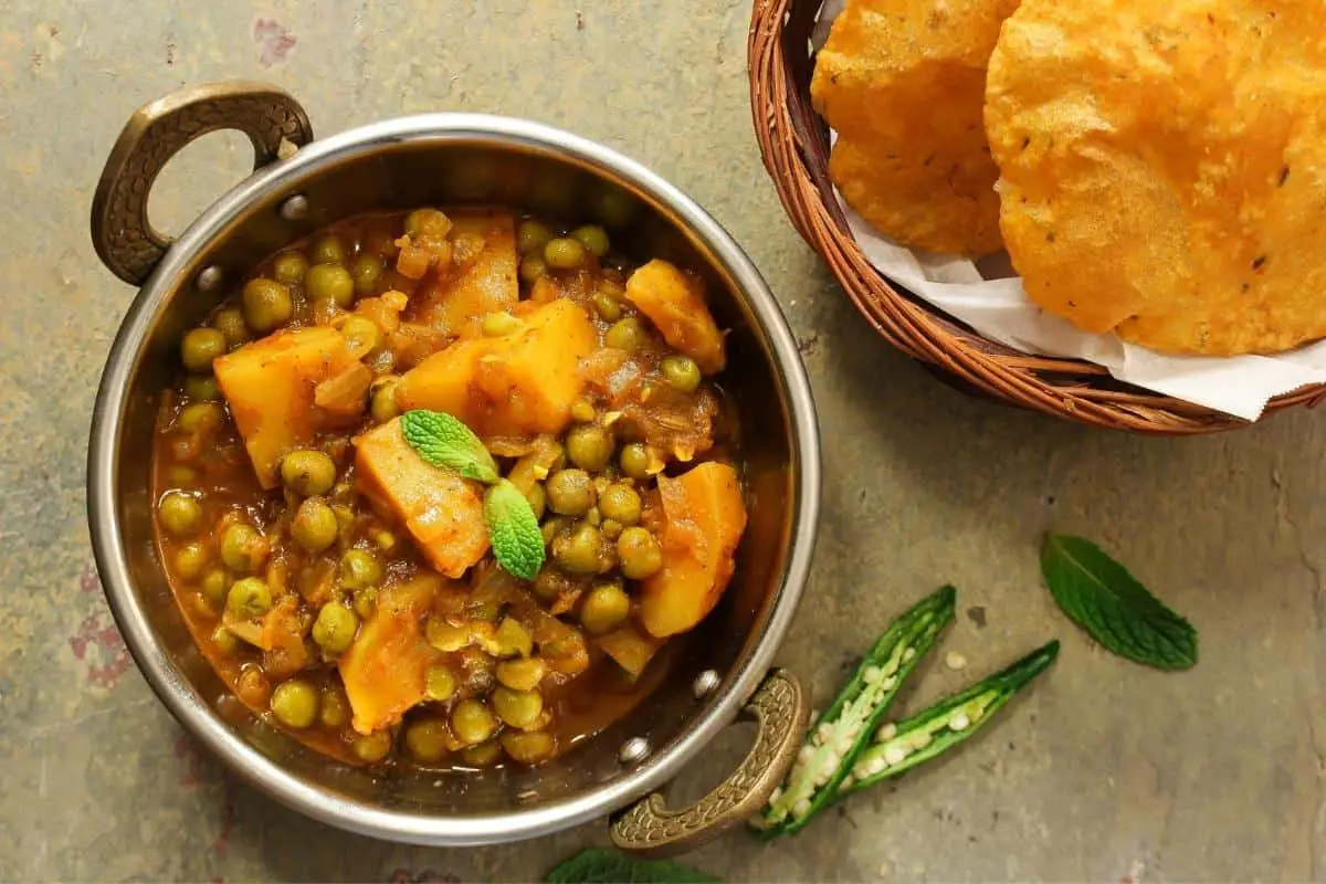 Traditional Pakistani Recipe - Aloo Matar