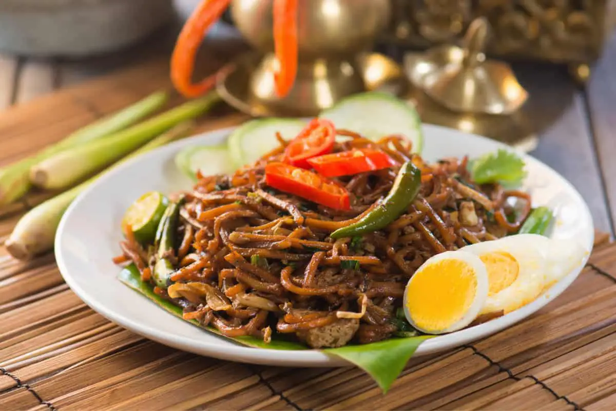 Vegan Mie Goreng (Indonesian Fried Noodles)