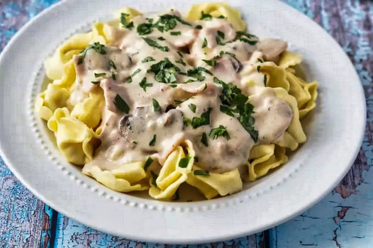 Pasta con Salsa Caruso - Uruguay food