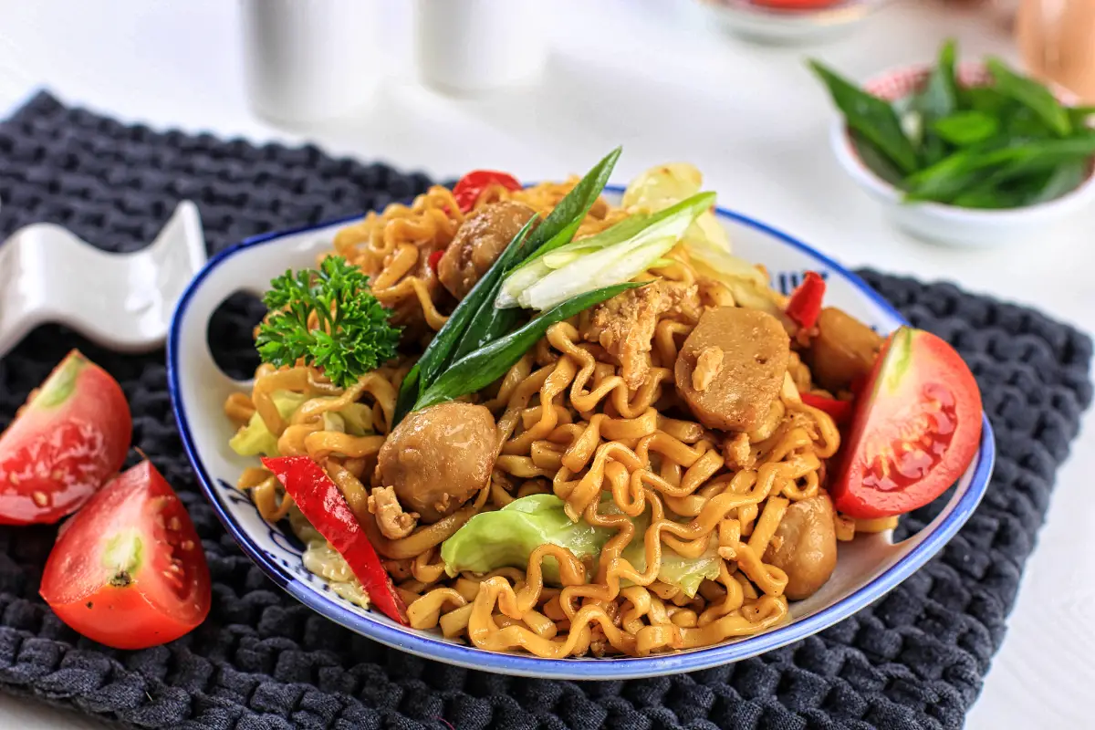 Indonesian Fried Noodles (Mie Goreng)