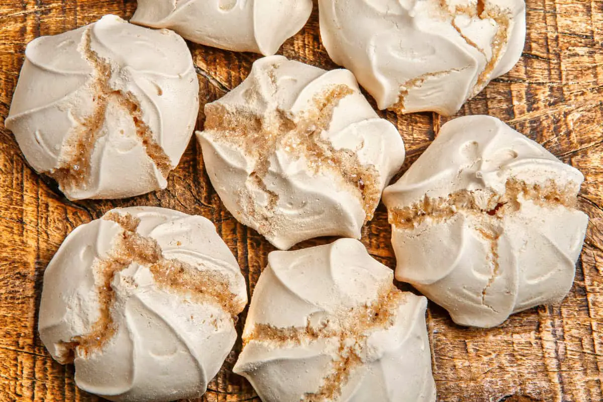 Suspiros (Meringues Cookies) - Traditional Ecuador Recipes