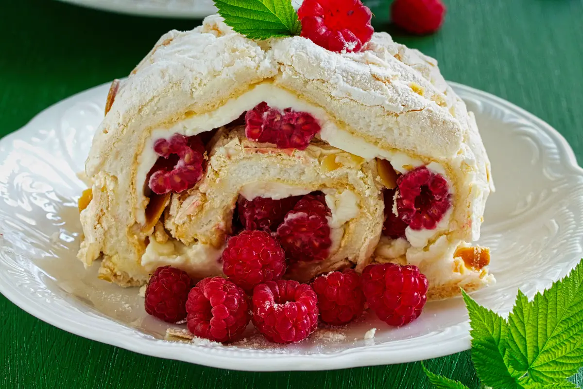 Hungarian Raspberry-Cream Roulade (Malna Piskotatekercs) Recipe