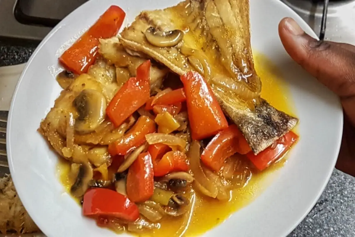 Makayabu – Salted Cod With Sautéed Vegetables - Traditional Angola food recipes