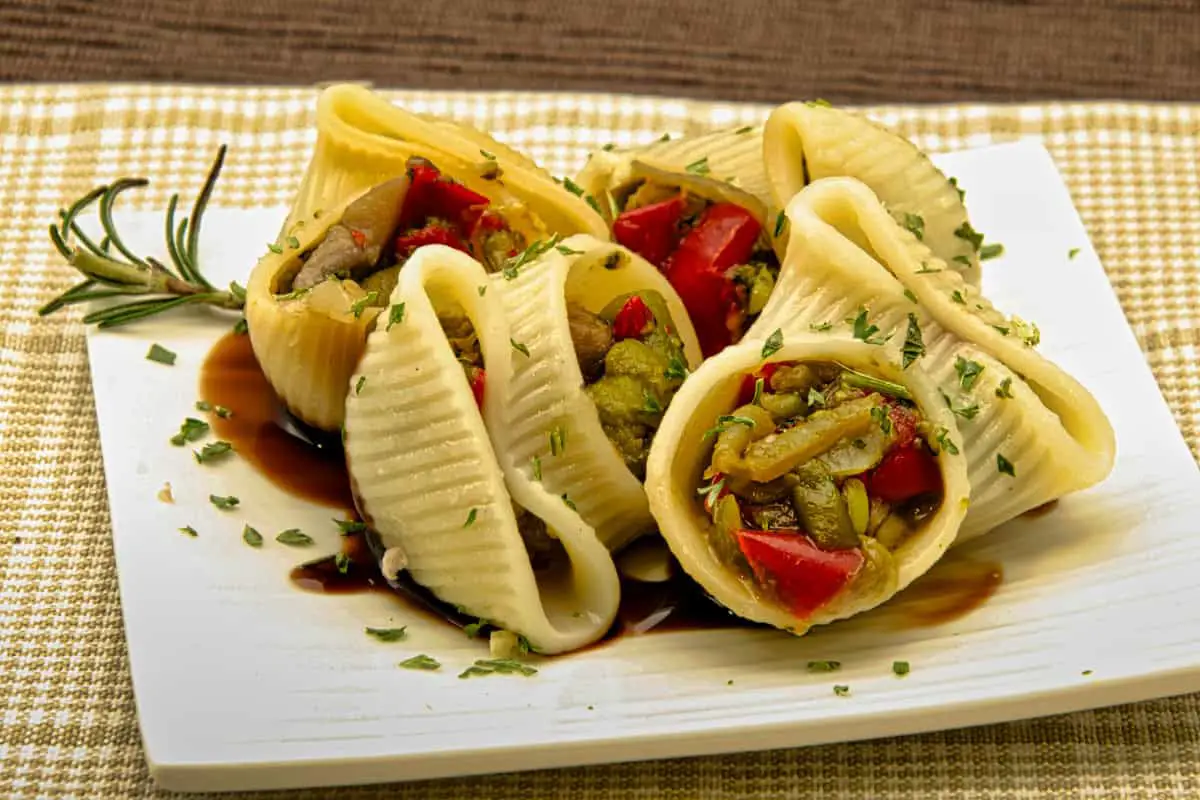 Vesuvio Pasta with with Prawns, White Wine and Tomato