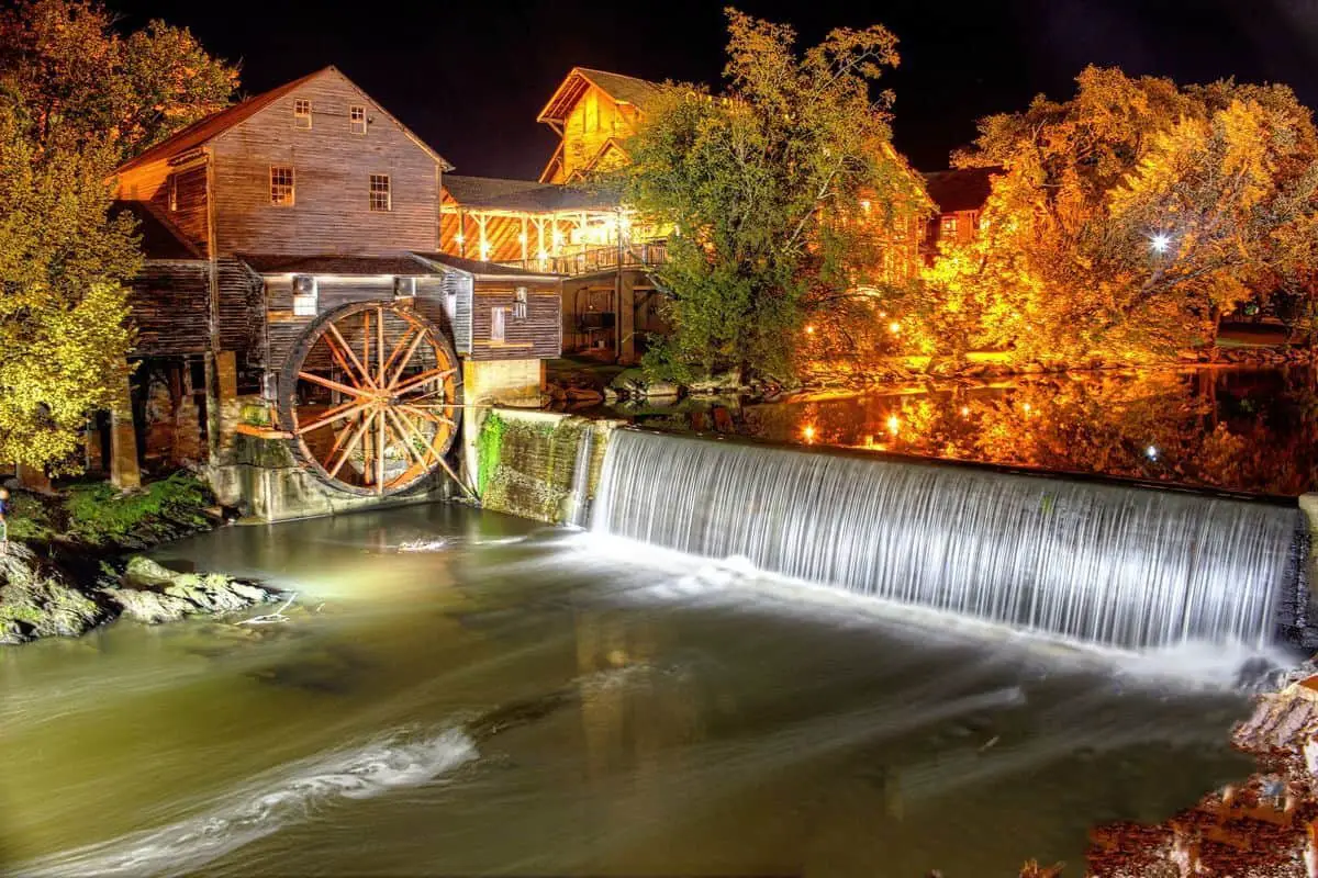 Great Smoky Mountain National Park photographs - 16.The Old Mill (1)