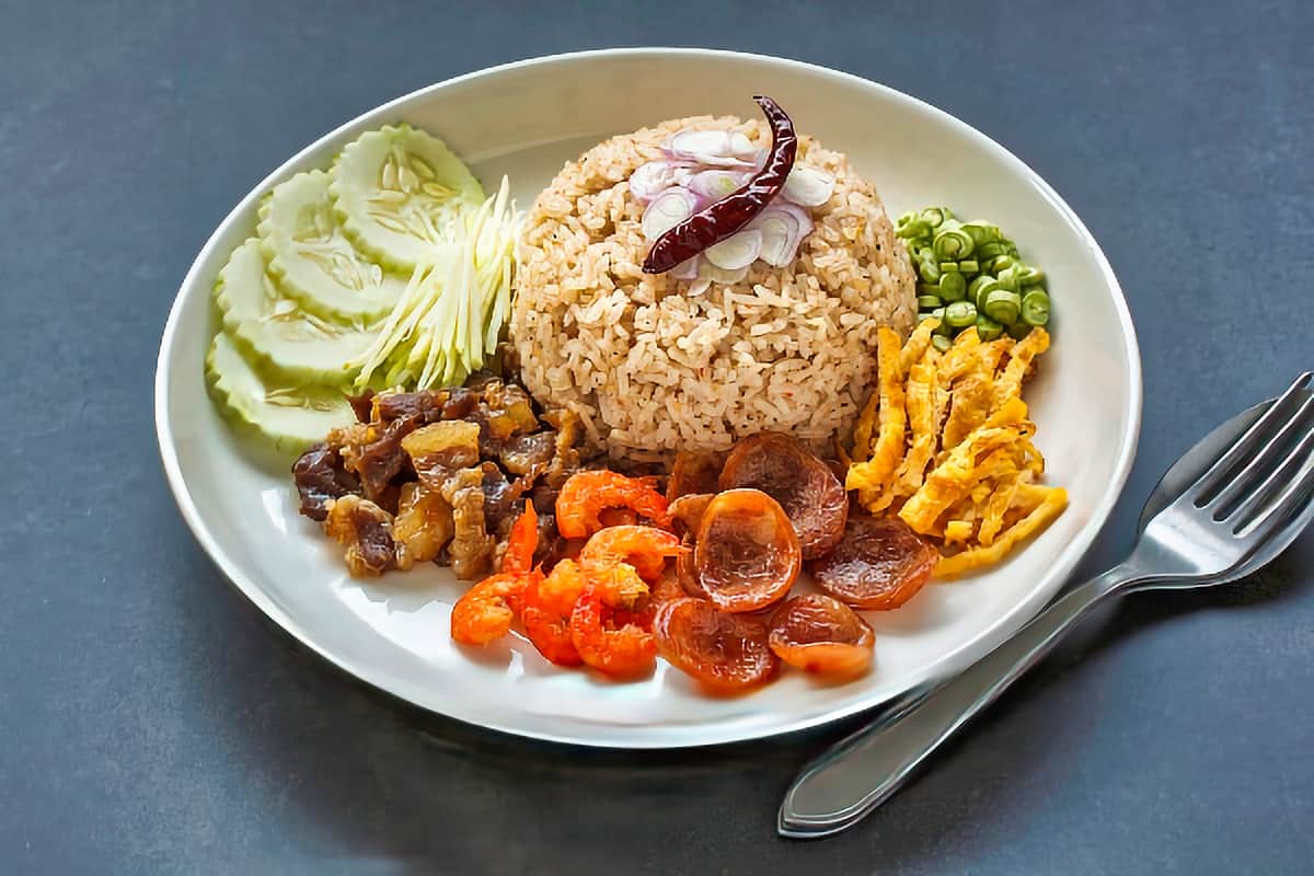 8. Khao Kluk Kapi or Fried Rice with Shrimp Paste- Thai rice recipes
