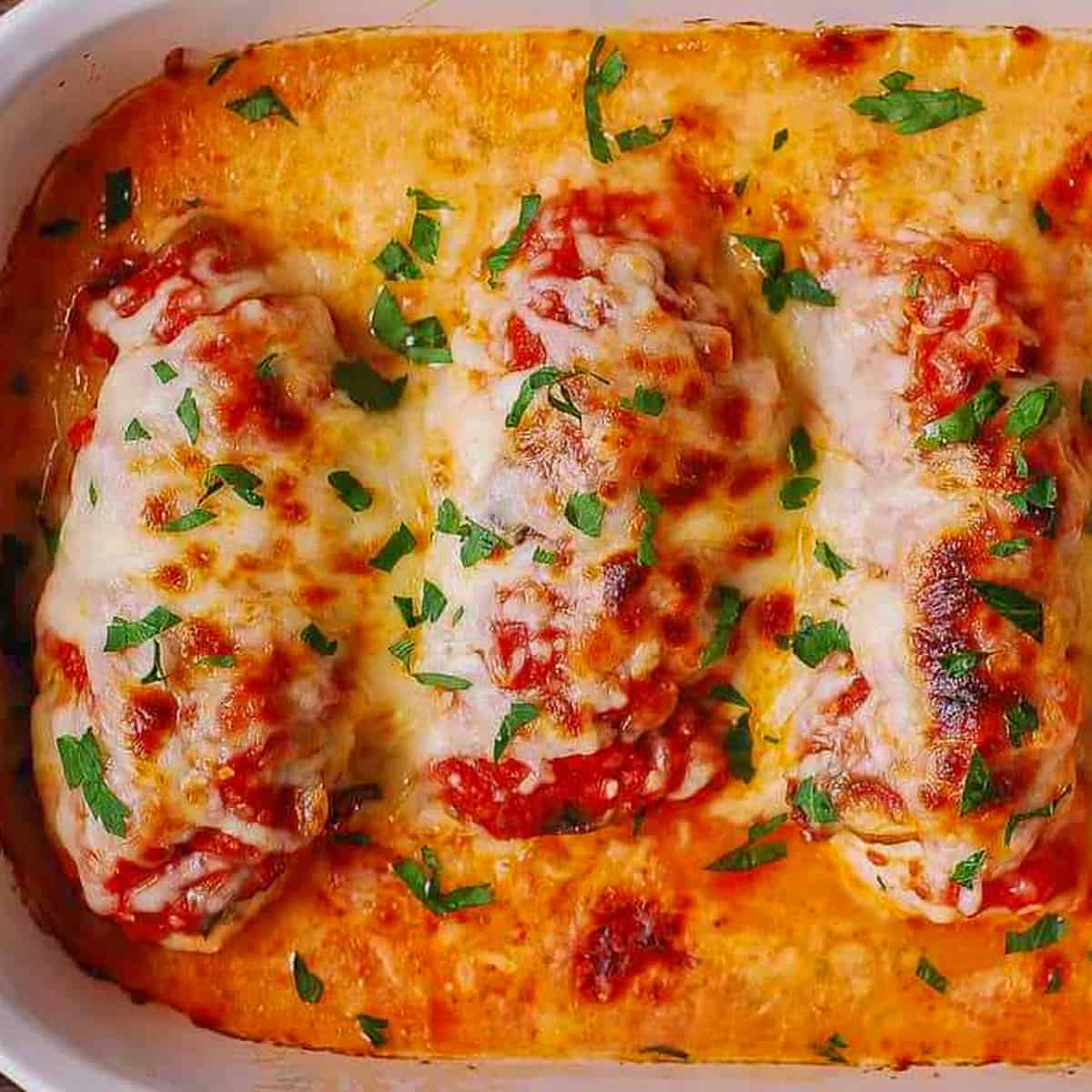 9. Easy Mozzarella Chicken with Tomato Sauce and Mushrooms