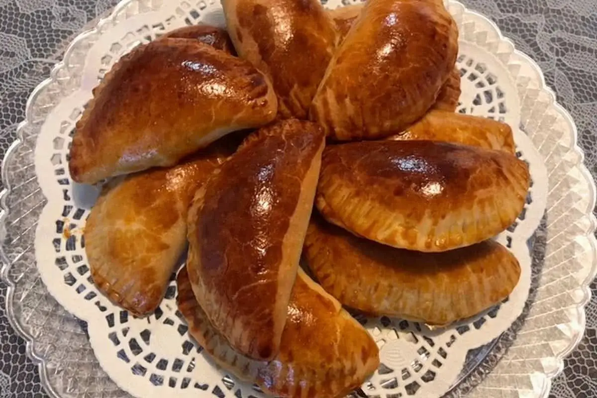 1. Cocas Algeriennes (Algerian Turnovers)