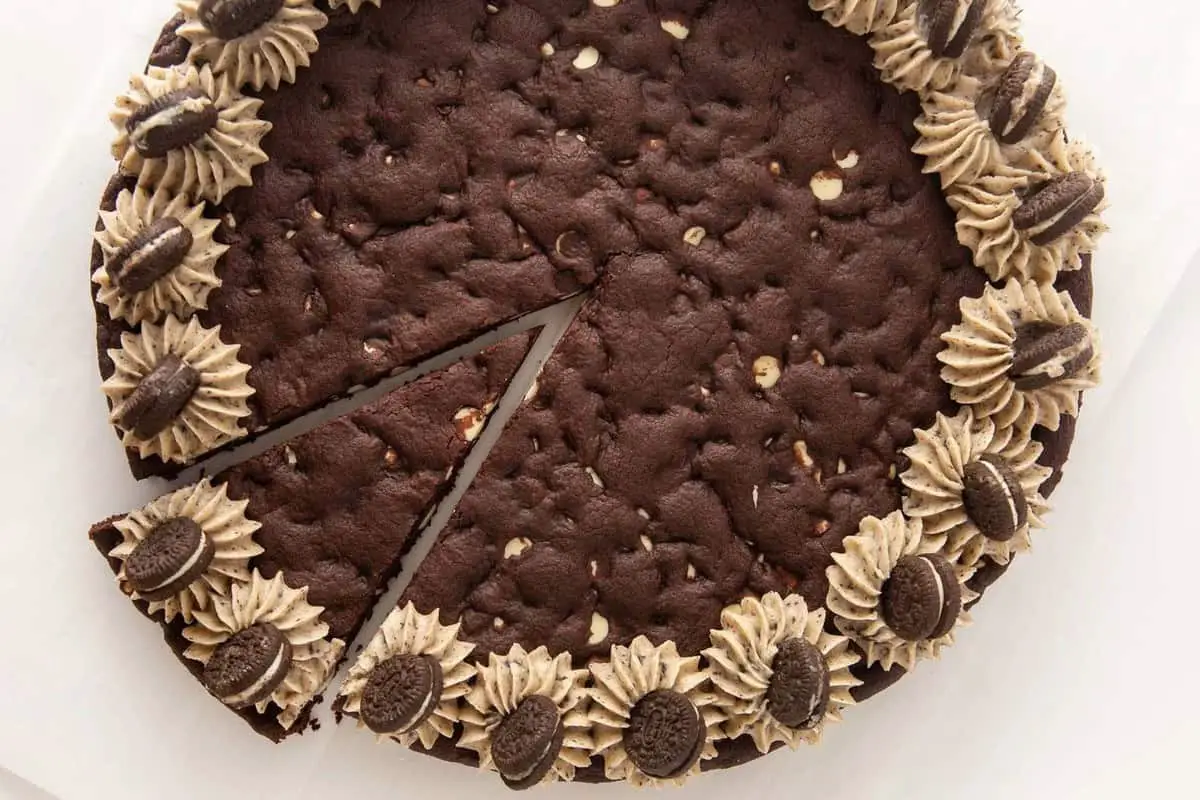 1. Oreo Pizza Cookie Cake