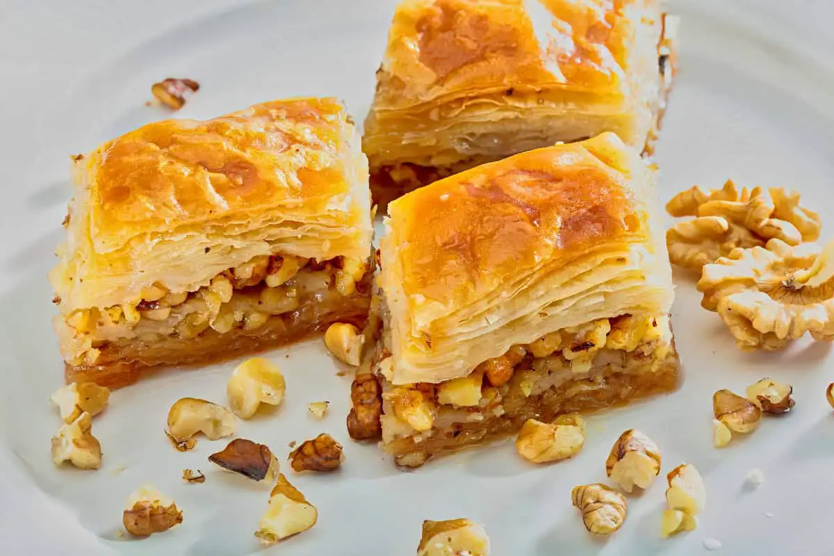 1. Tenbel Pakhlava (Azerbaijan Baklava) - Delicious Recipes of Azerbaijan Food