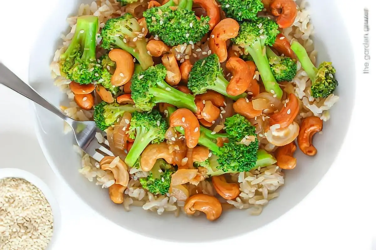 11. Broccoli Cashew Stir-Fry - Vegan stir fry recipe