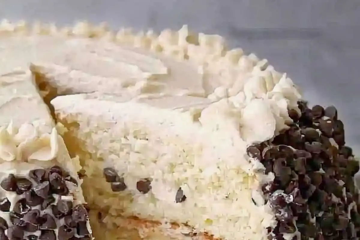 Cannoli Cake With Ricotta