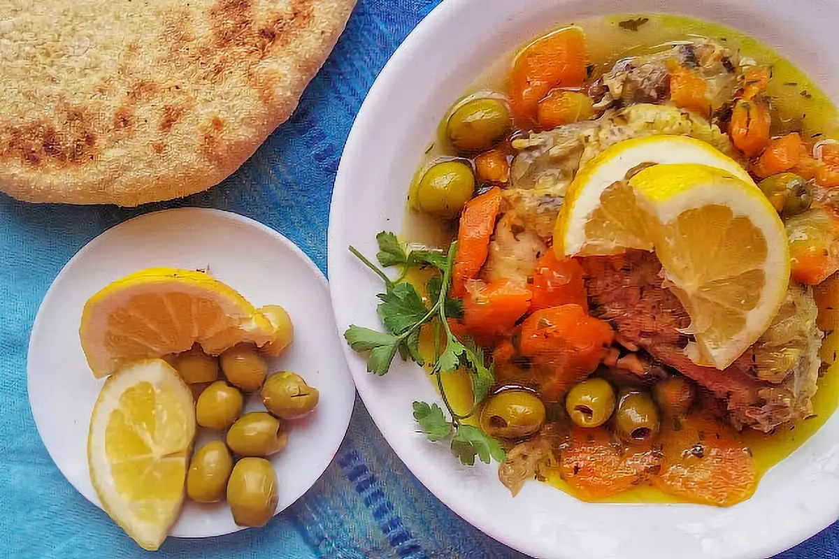 16. Tadjine djej bel zeitoun (Chicken Stew with Olives)