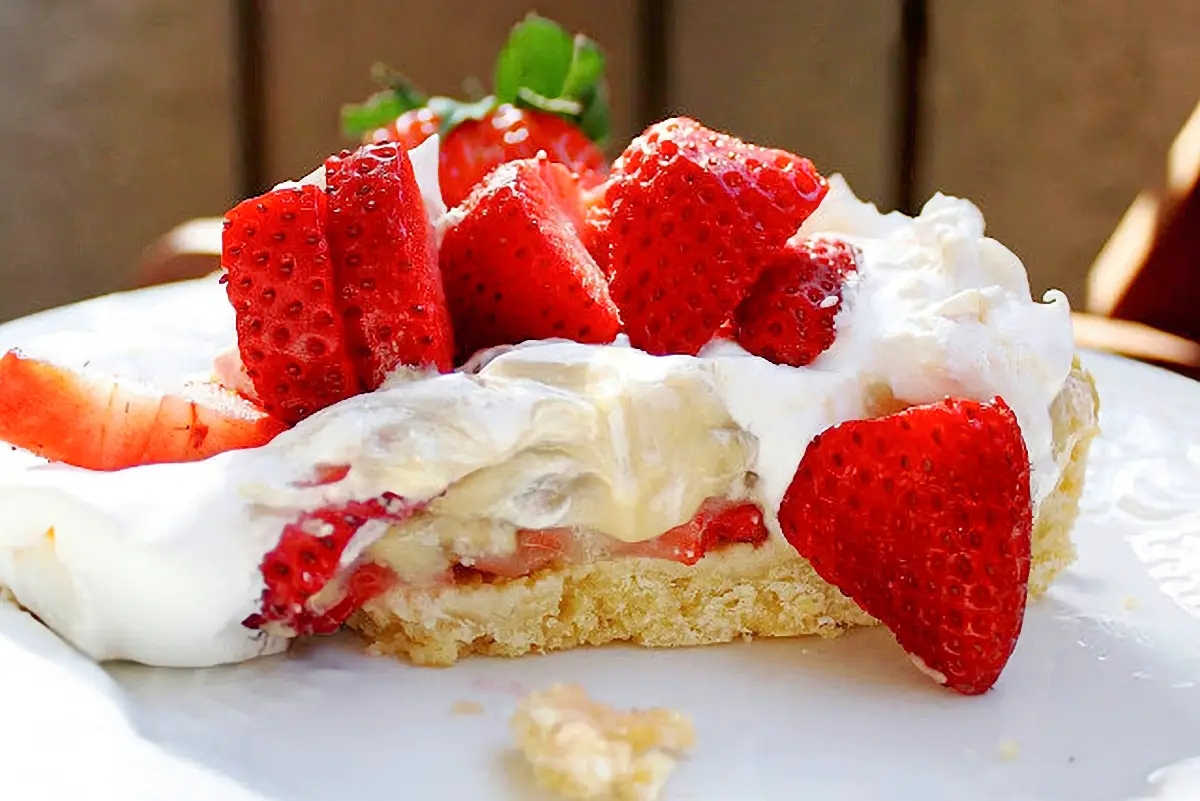 17. Strawberry Banana Cream Pie