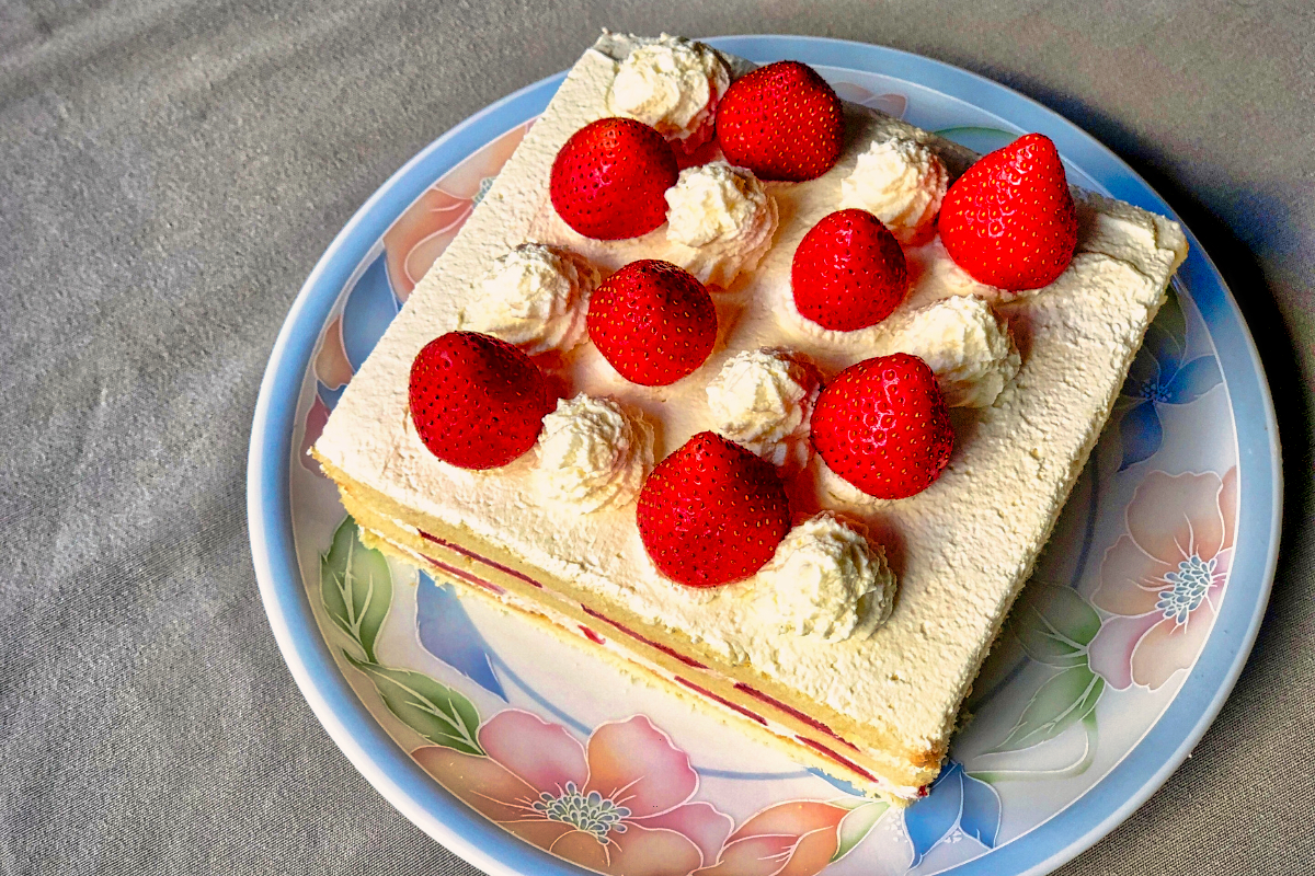 23. strawberry Poke cake