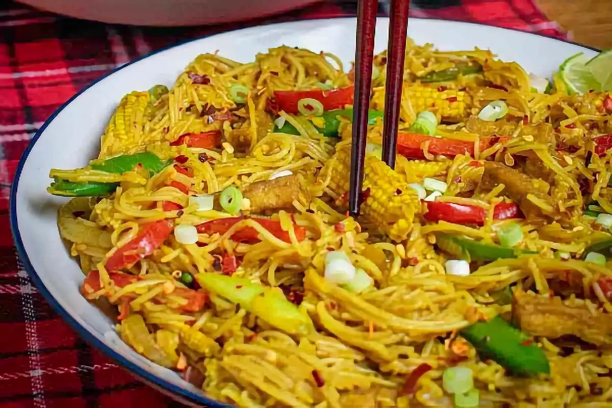 4. Easy Singapore Noodles (Vegan Chow Mein) - Vegan stir fry recipes