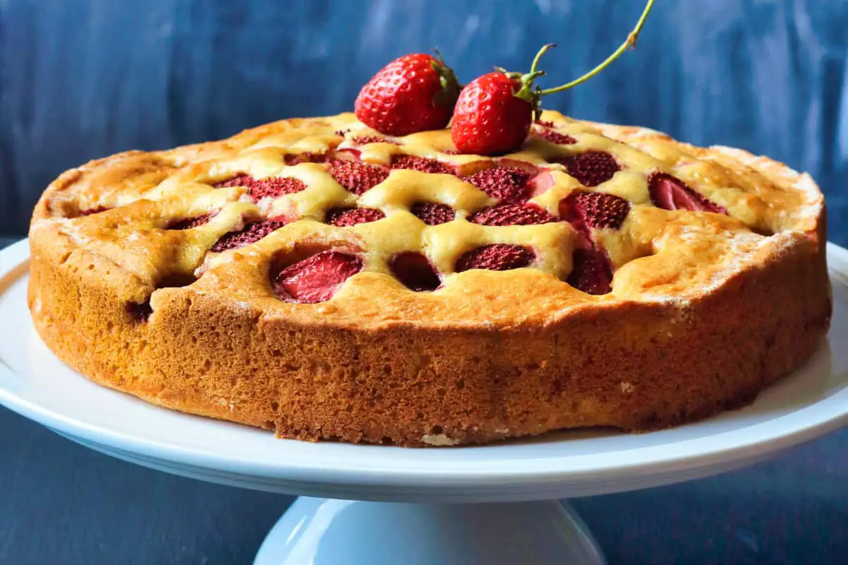 4. Strawberry Banana Cake - Strawberry Banana Desserts