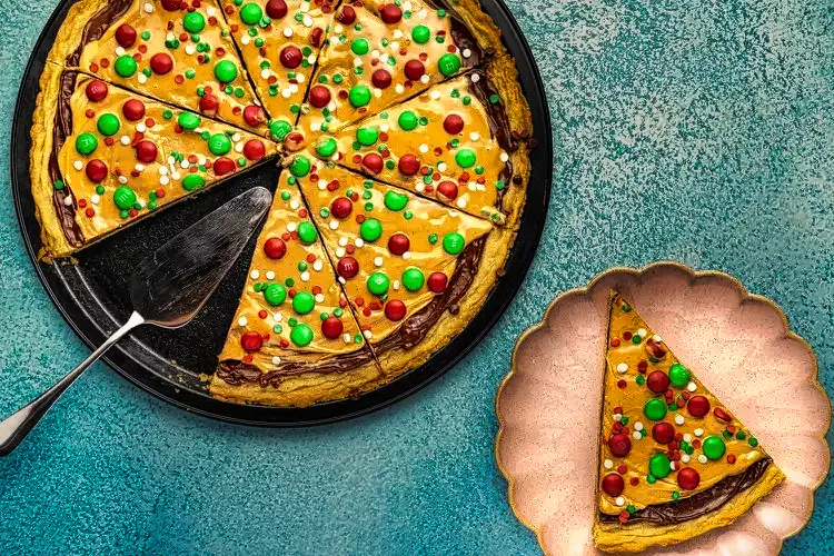 9. Holiday Cookie Pizza - Cookie Pizza Recipes