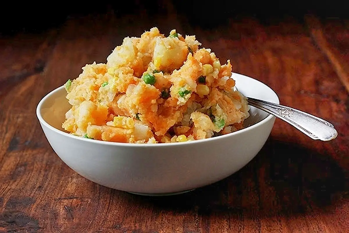 9. Irio (Mashed Potatoes with Veggies)