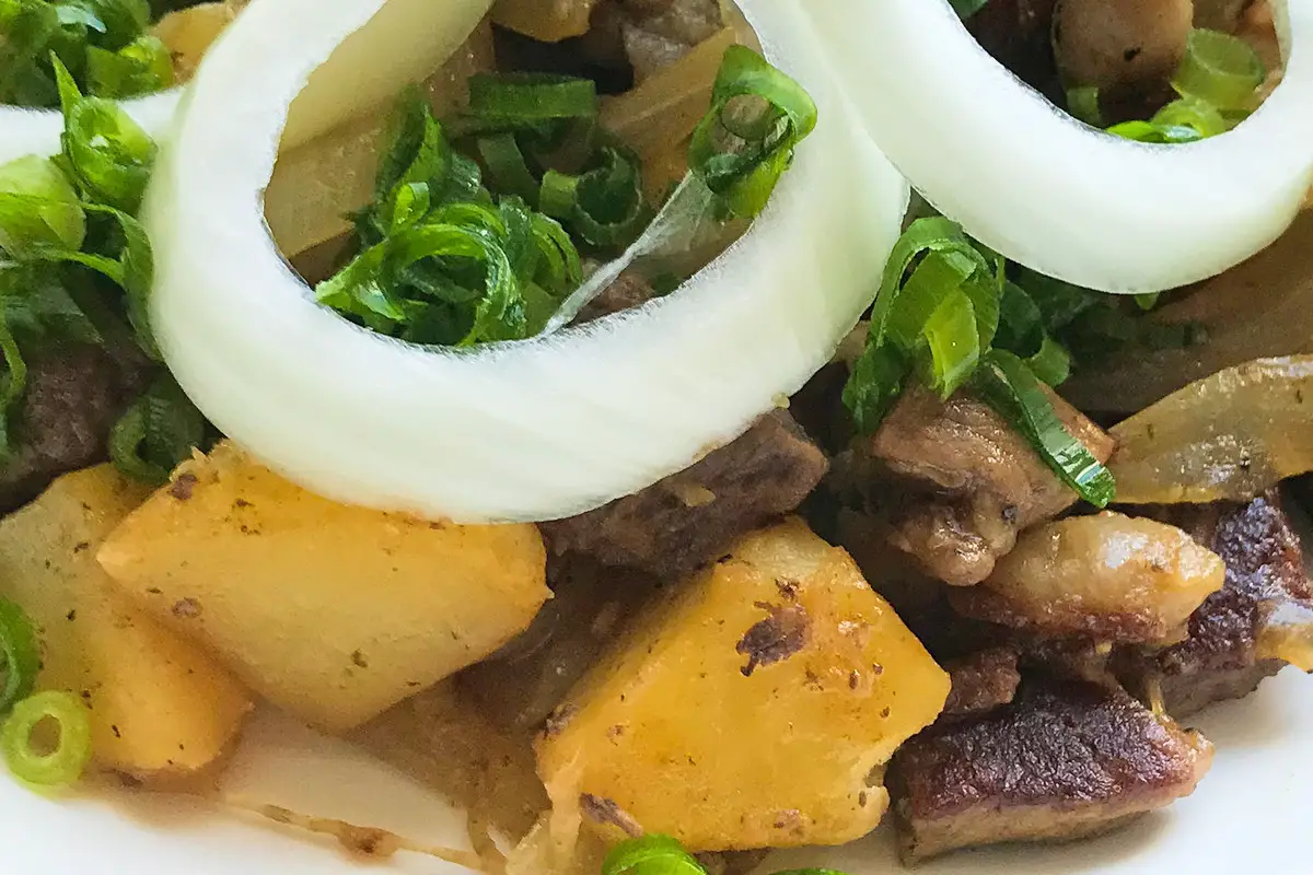 13. Kazakh Kuurdak (Braised Meat and Potatoes)