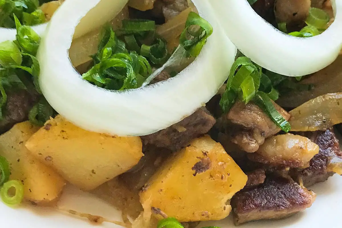 13. Kazakh Kuurdak (Braised Meat and Potatoes)