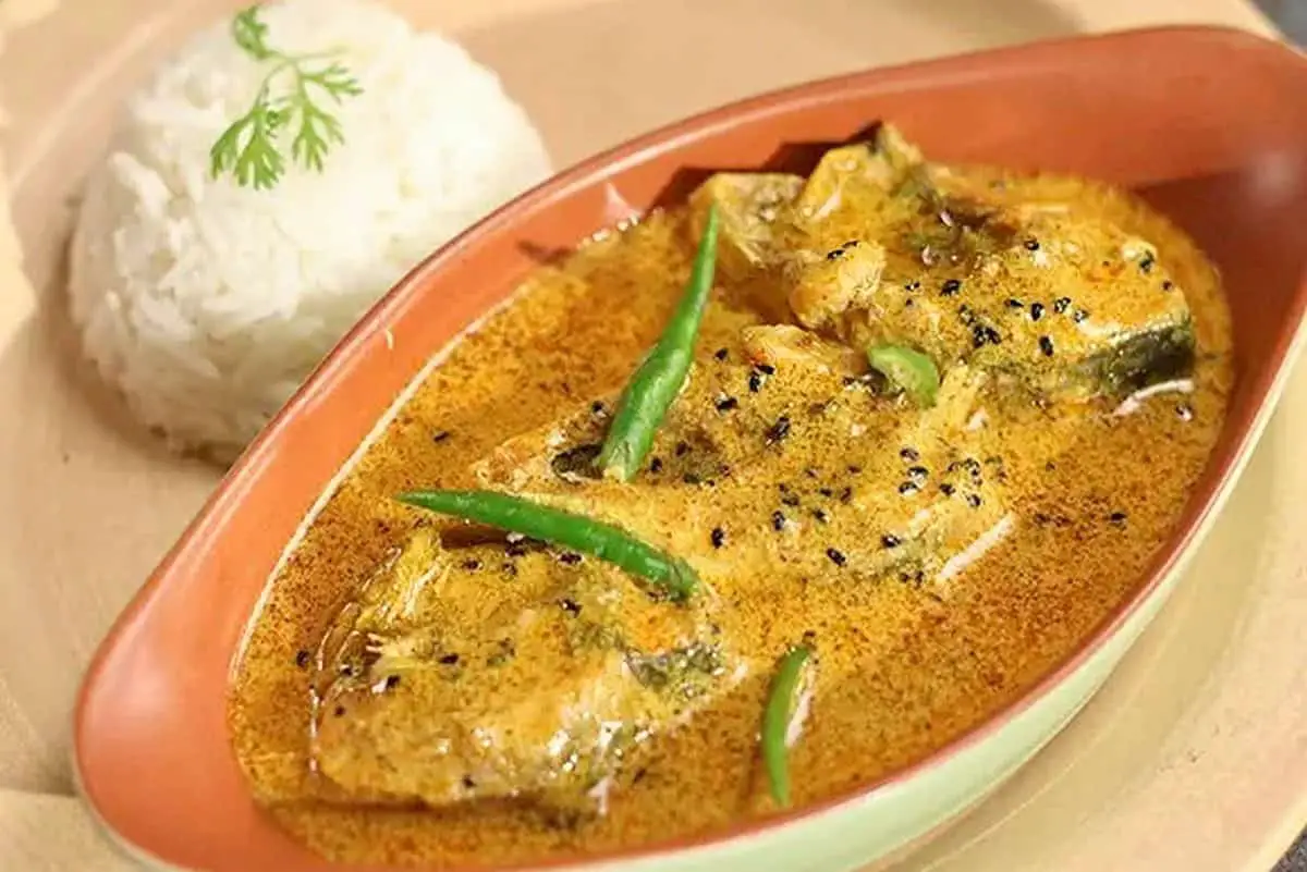 16. Shorshe Ilish (Hilsa Fish with Mustard Curry)