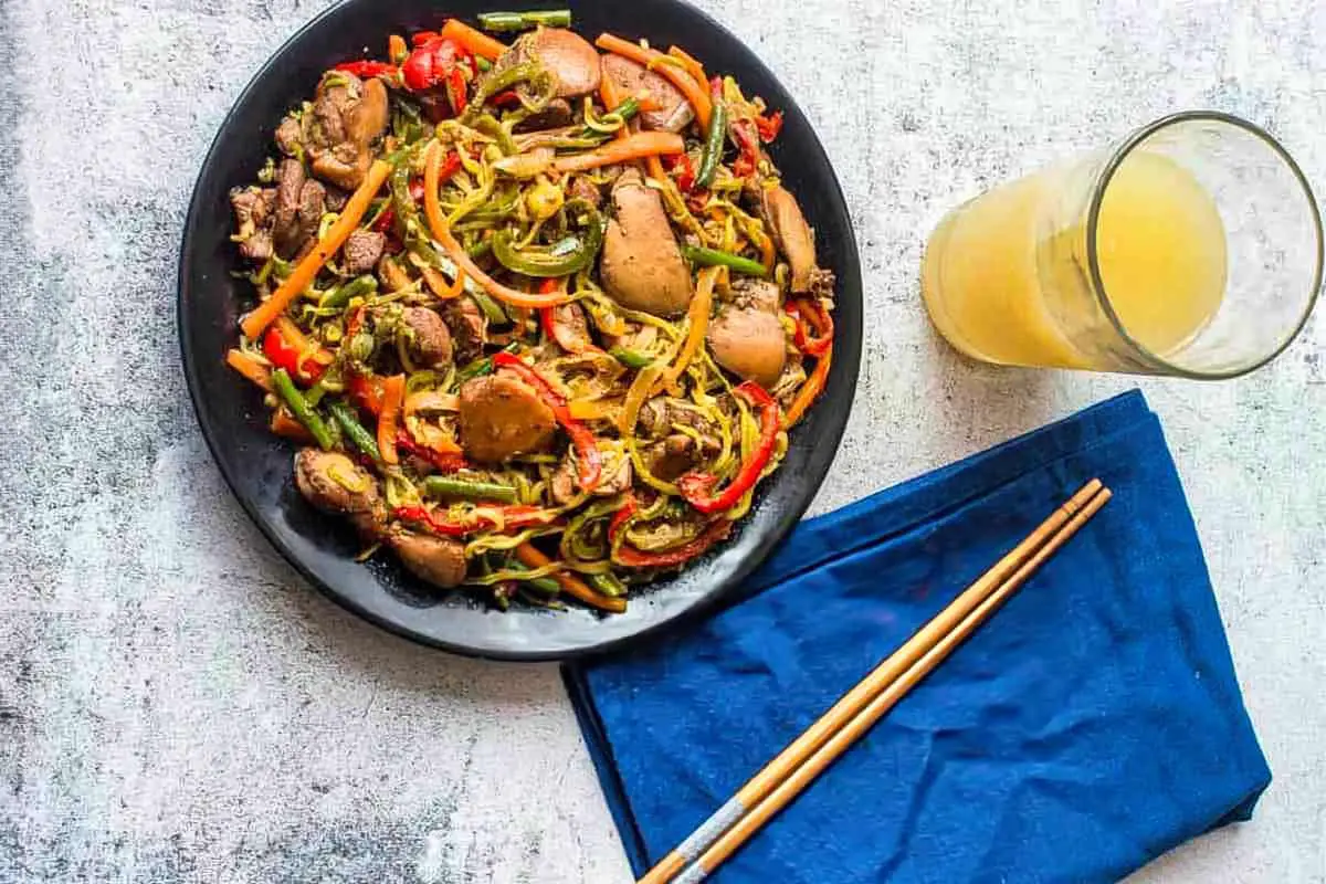 4. Guyanese Chow Mein - Guyana recipes