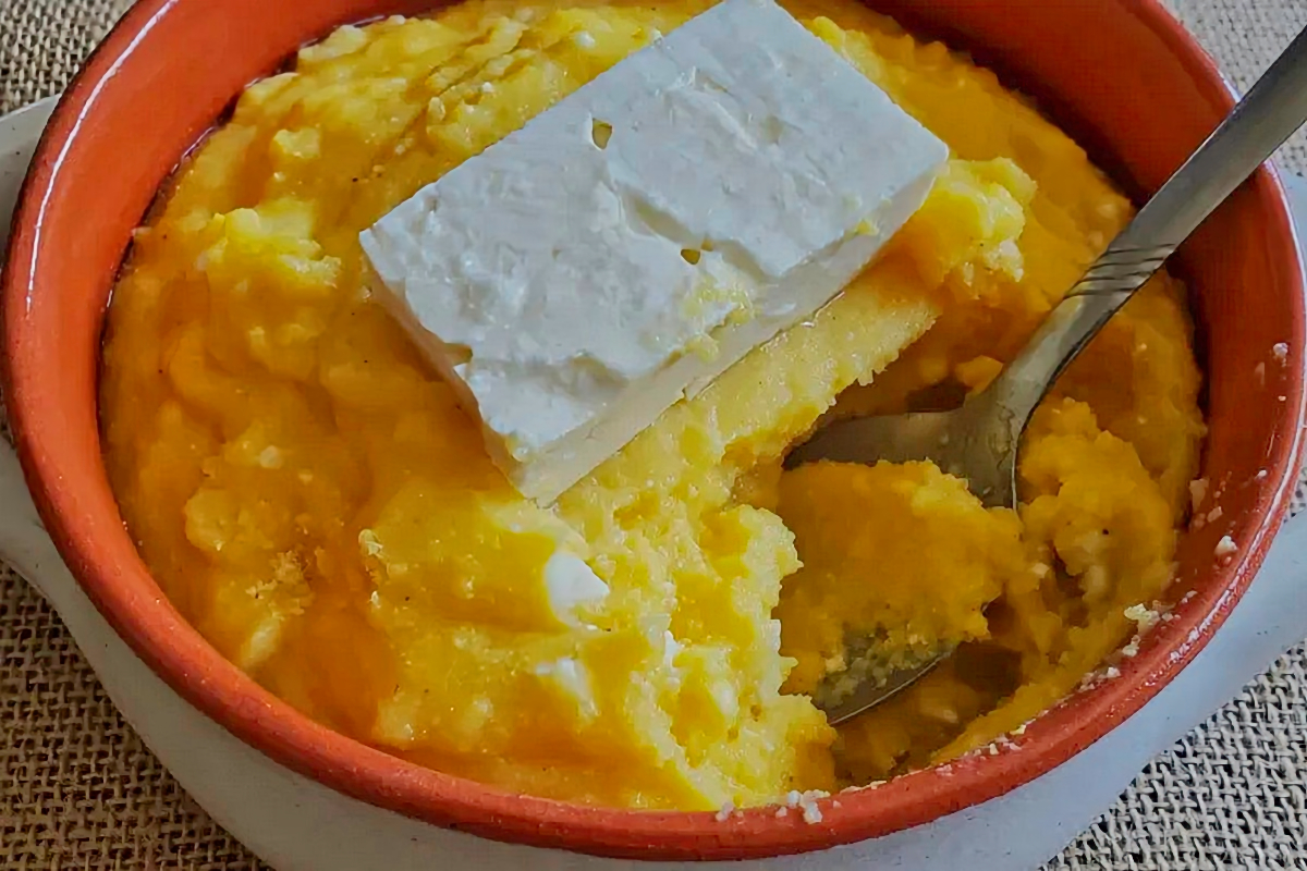 5. Kačamak (Cornmeal Porridge)