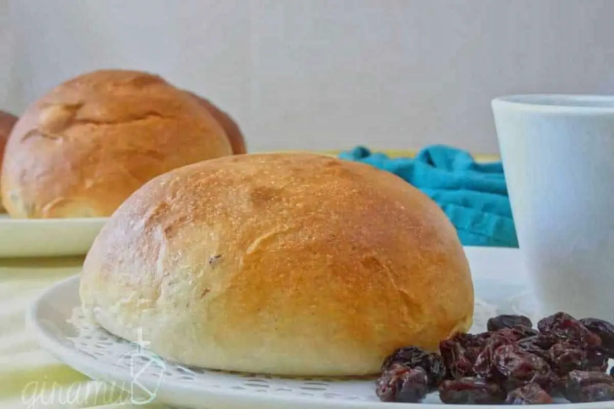 1. Sri Lankan Banis (Soft Sweet Bread Rolls)