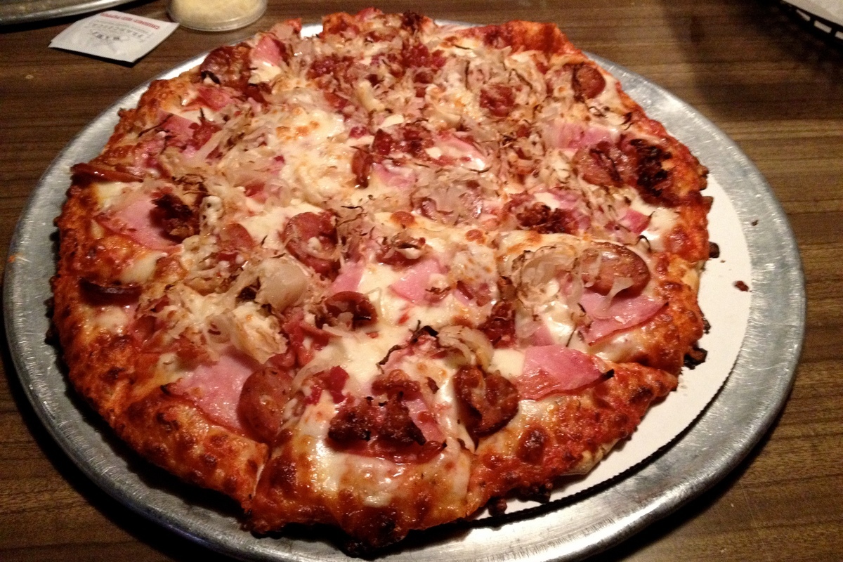 4. Hounddog's Pizza - Pizzeria Restaurants in Columbus