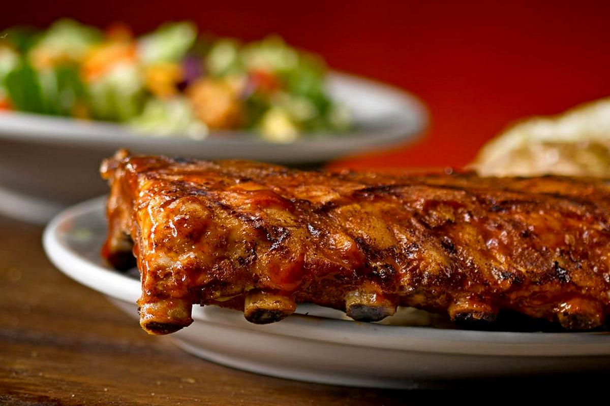 2. Texas Roadhouse - Barbecue Restaurants in Bakersfield
