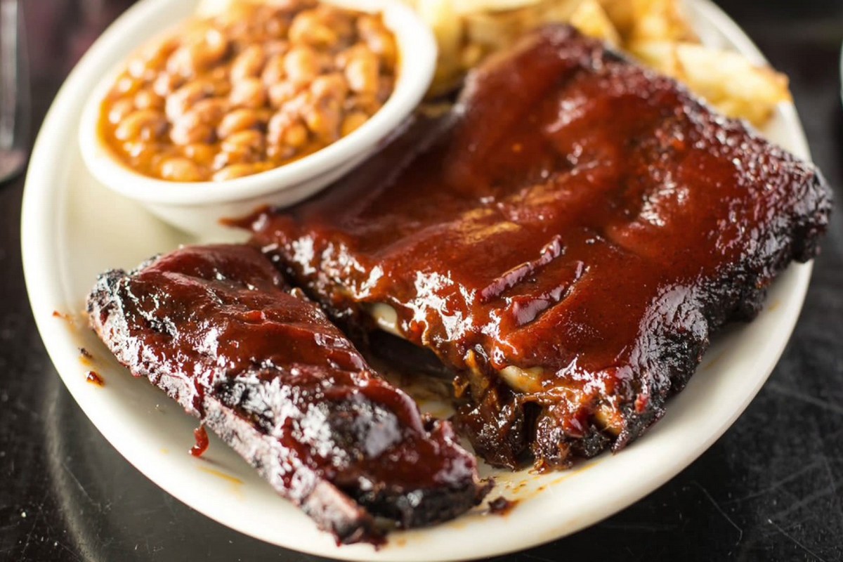 4. Maxie's Southern Comfort - Barbecue Restaurants in Milwaukee