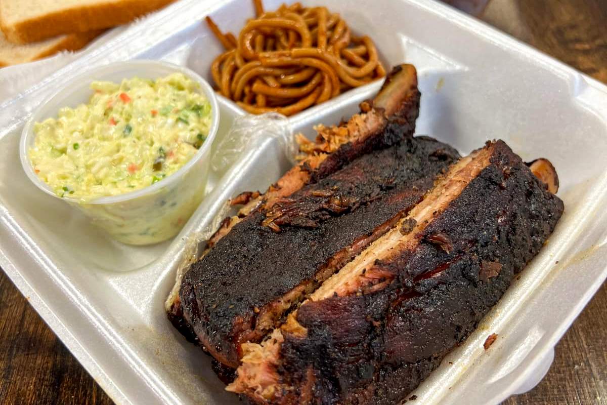 5. Cozy Corner BBQ - Hole-in-the-wall Restaurants in Memphis