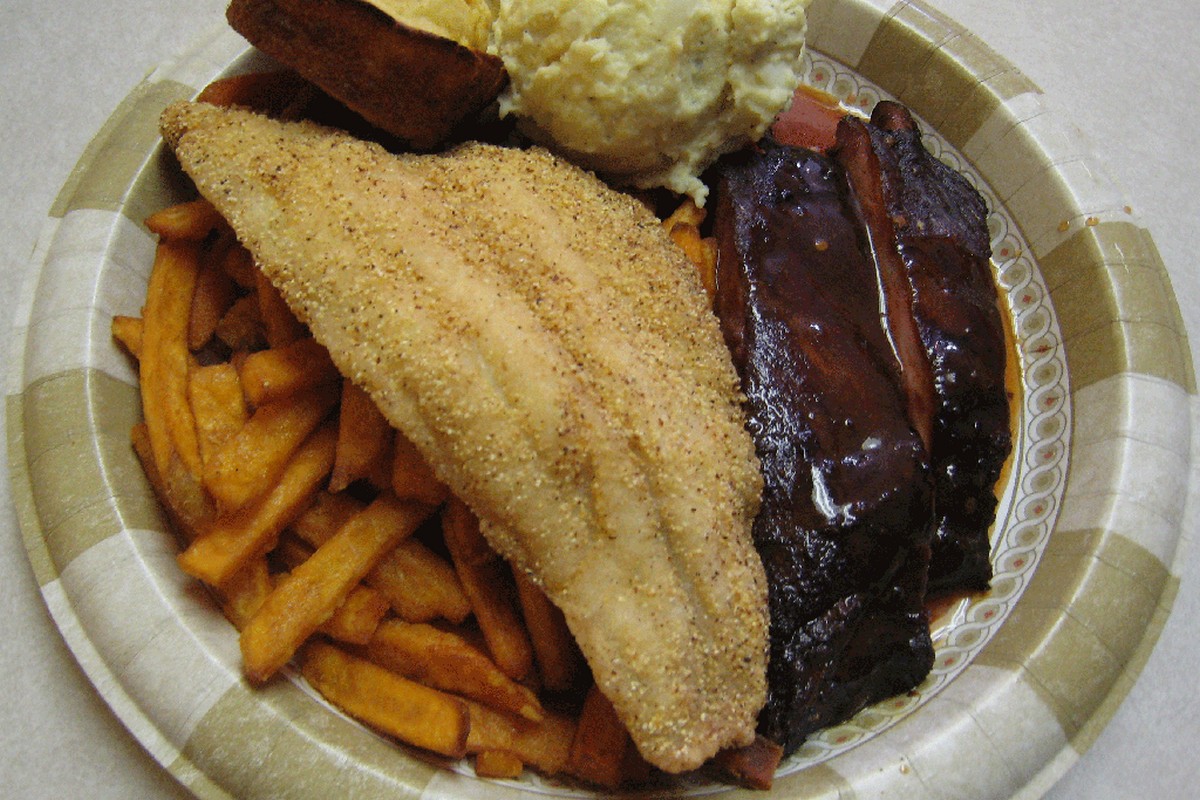 5. Pepper's BBQ and Soul Food - Barbecue Restaurants in Albuquerque