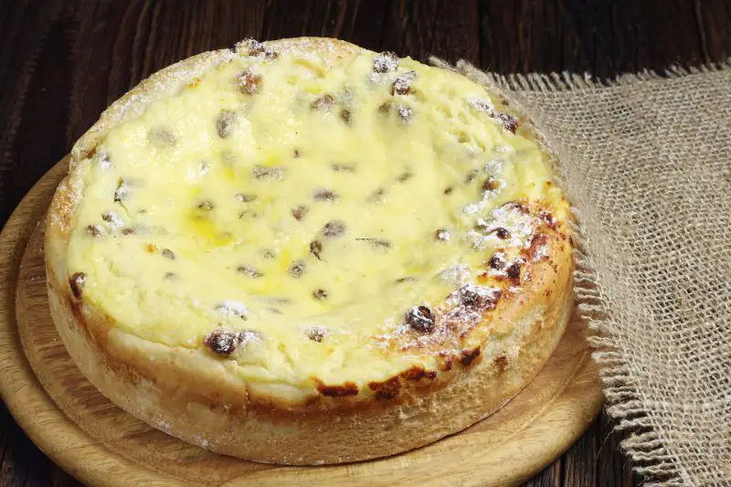 Norwegian Sour Cream and Raisin Pie Recipe